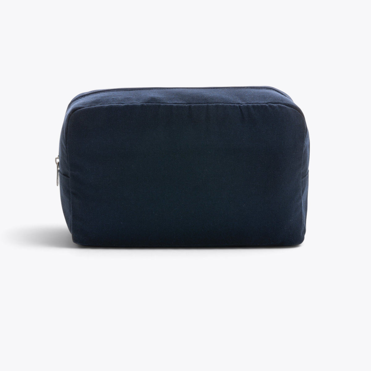 Trousse de toilette en toile recyclée non teintée Aware™ bleu marine, aperçu de personnalisation du dos