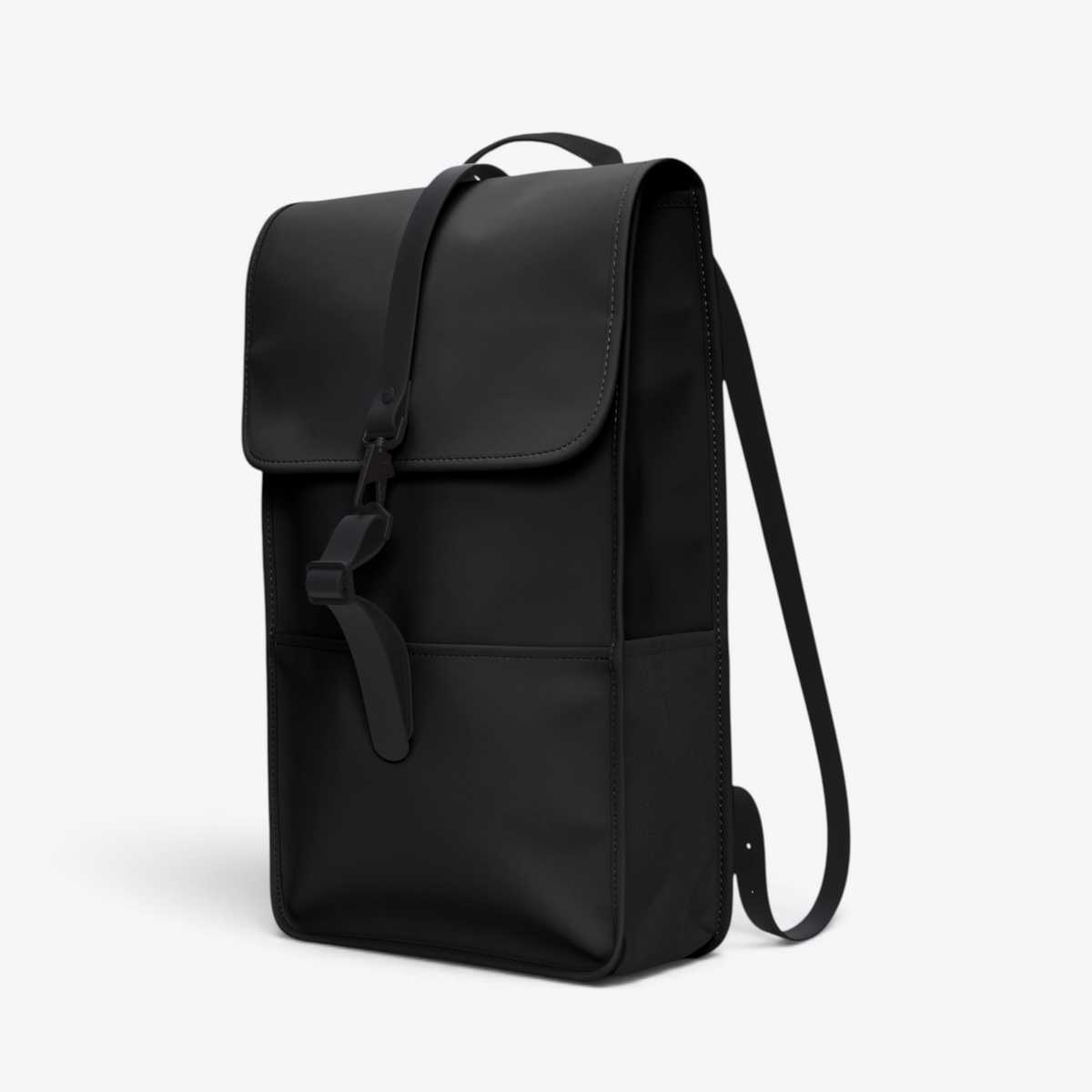 Vue de trois quarts du Backpack RAINS noir