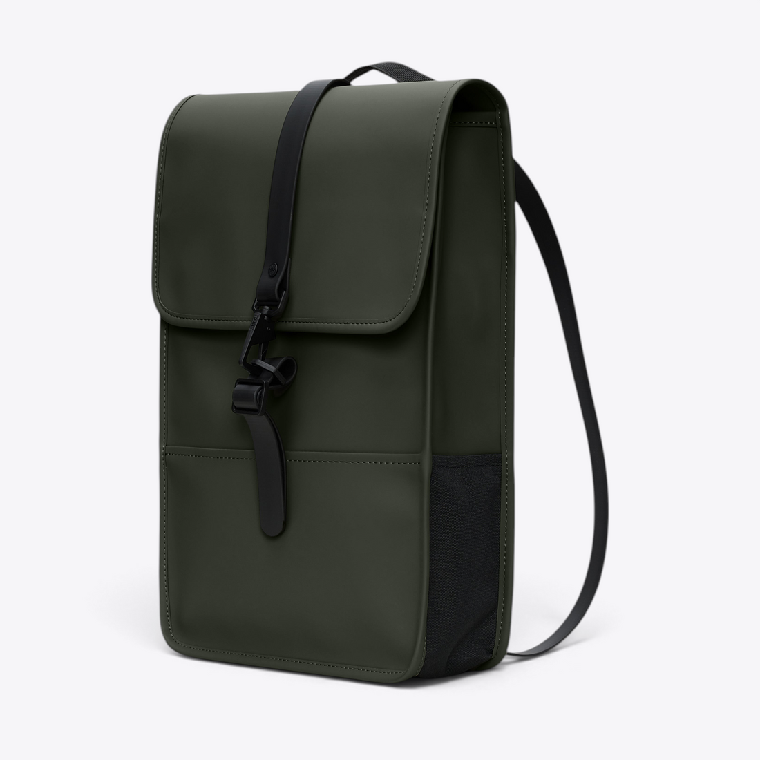 Vue de trois quarts du Backpack Mini RAINS vert