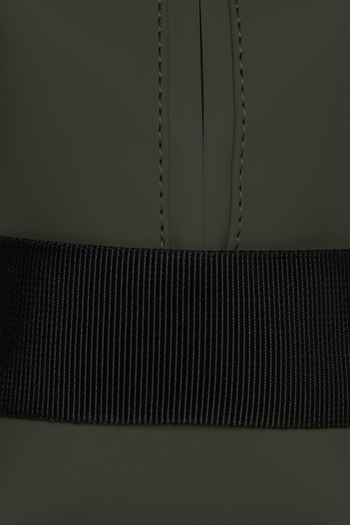 Détail du Wash Bag Small RAINS vert