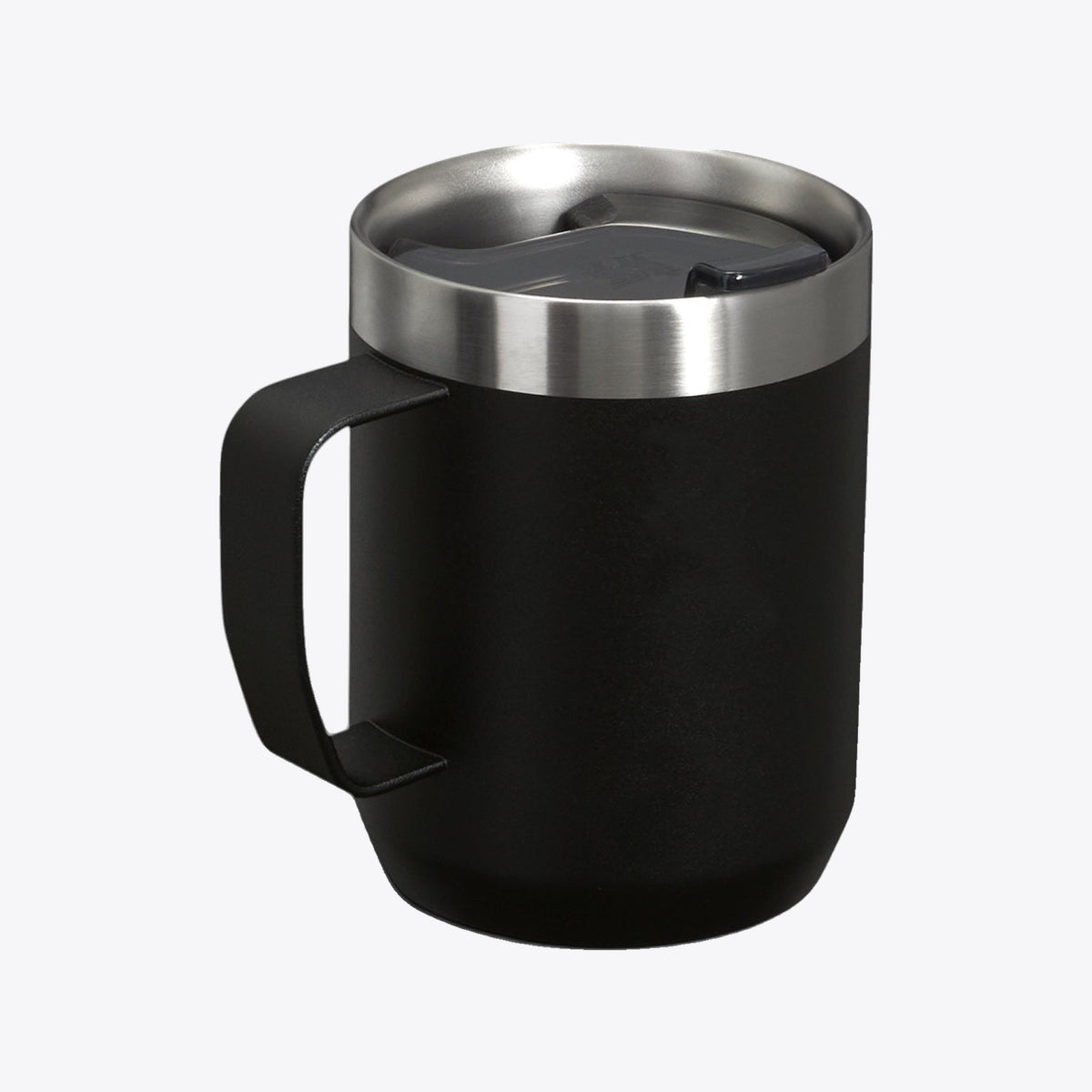 Tasse Stanley noire avec couvercle, vue trois quarts