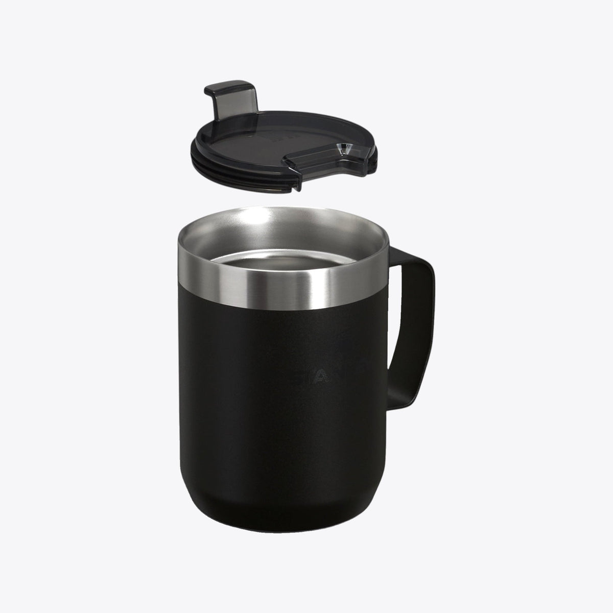 Tasse Stanley noire ouverte avec couvercle séparé