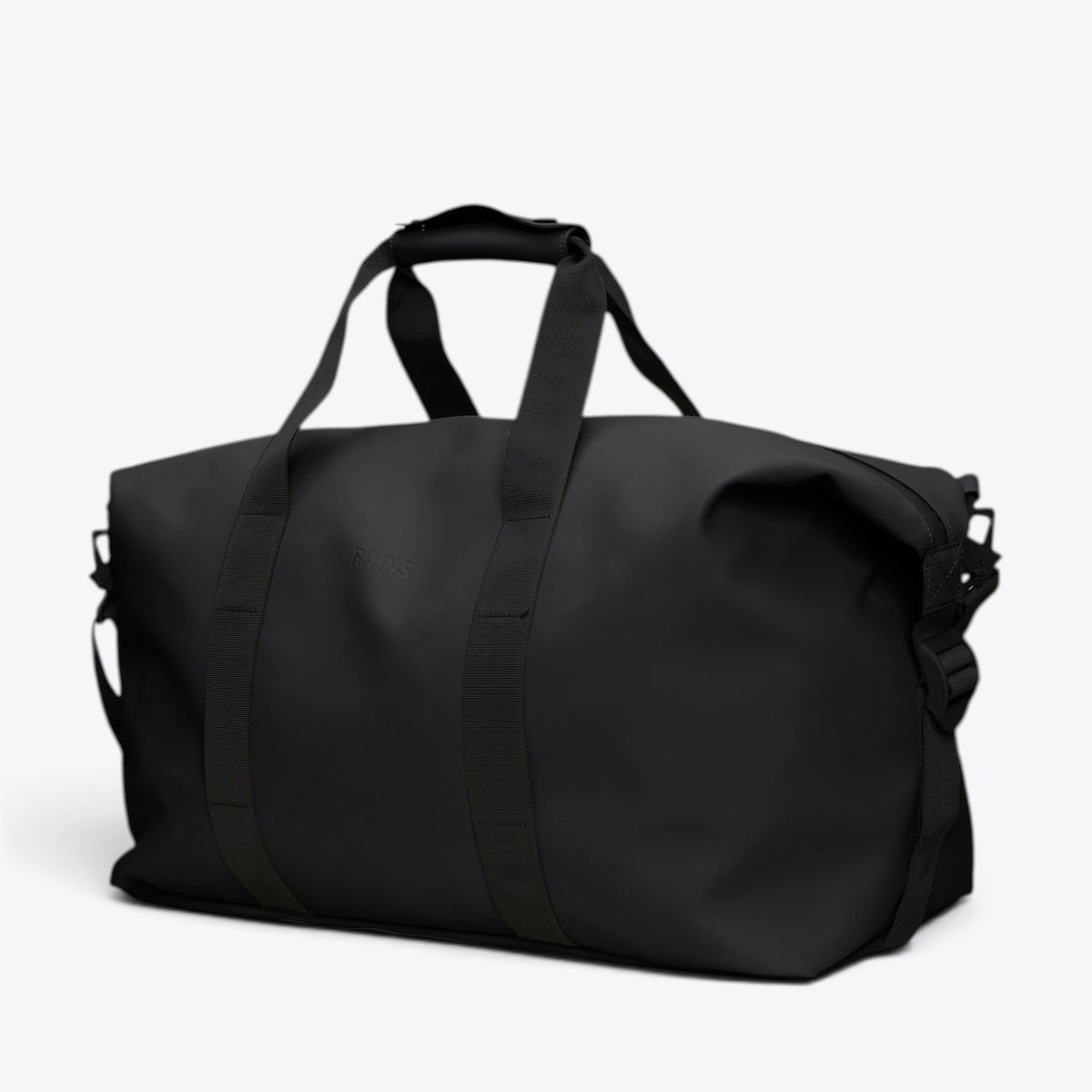 Sac Hilo Weekend Bag RAINS noir, vue trois quarts