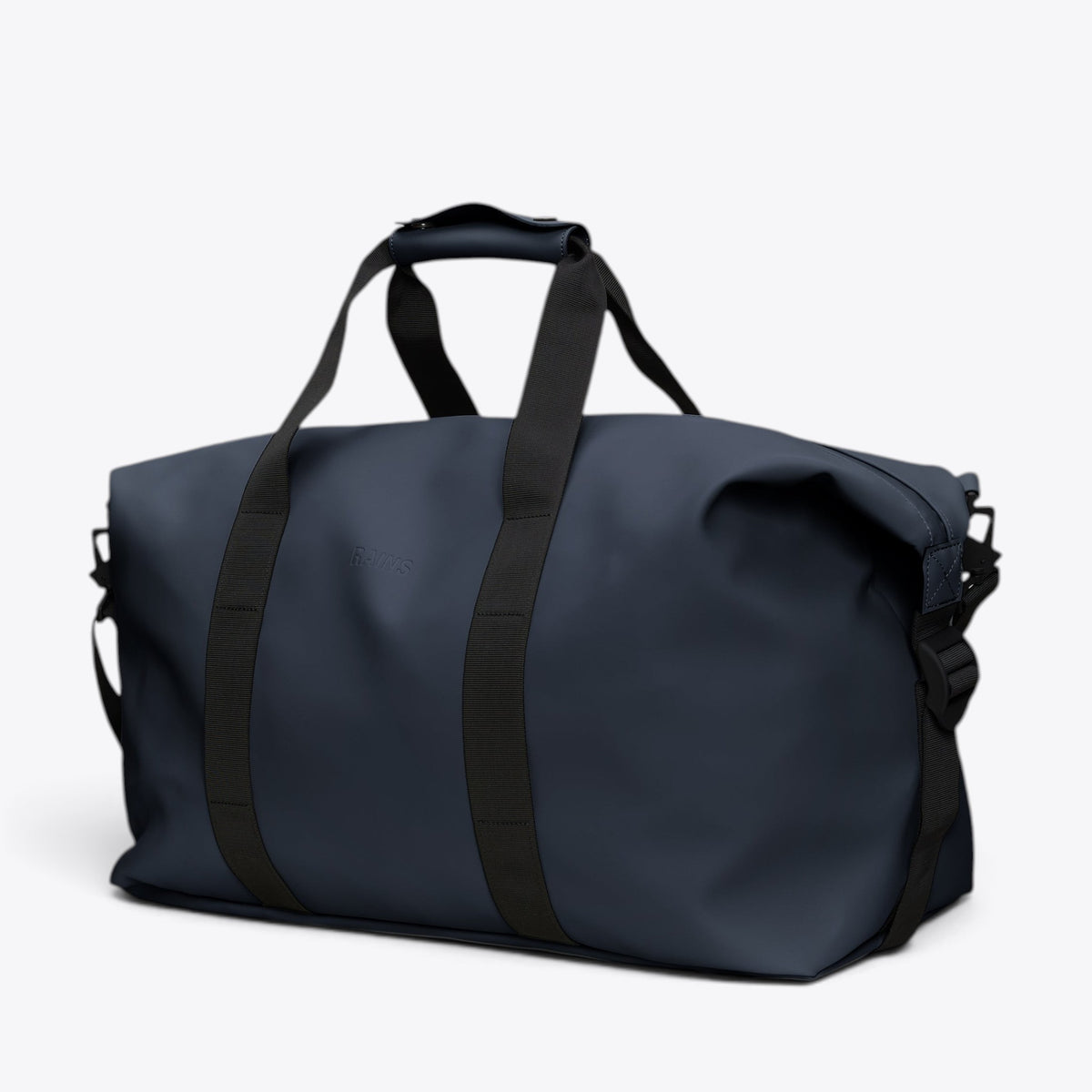 Sac Hilo Weekend Bag RAINS navy, vue trois quarts