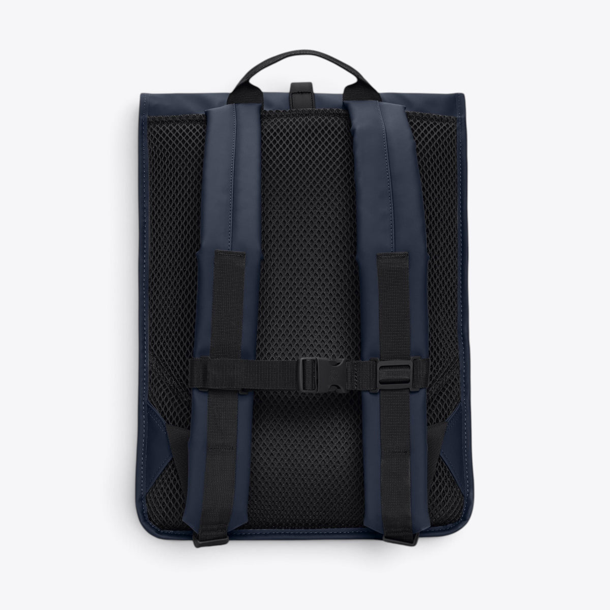 Sac à dos Rolltop Rucksack RAINS navy, vue trois quarts