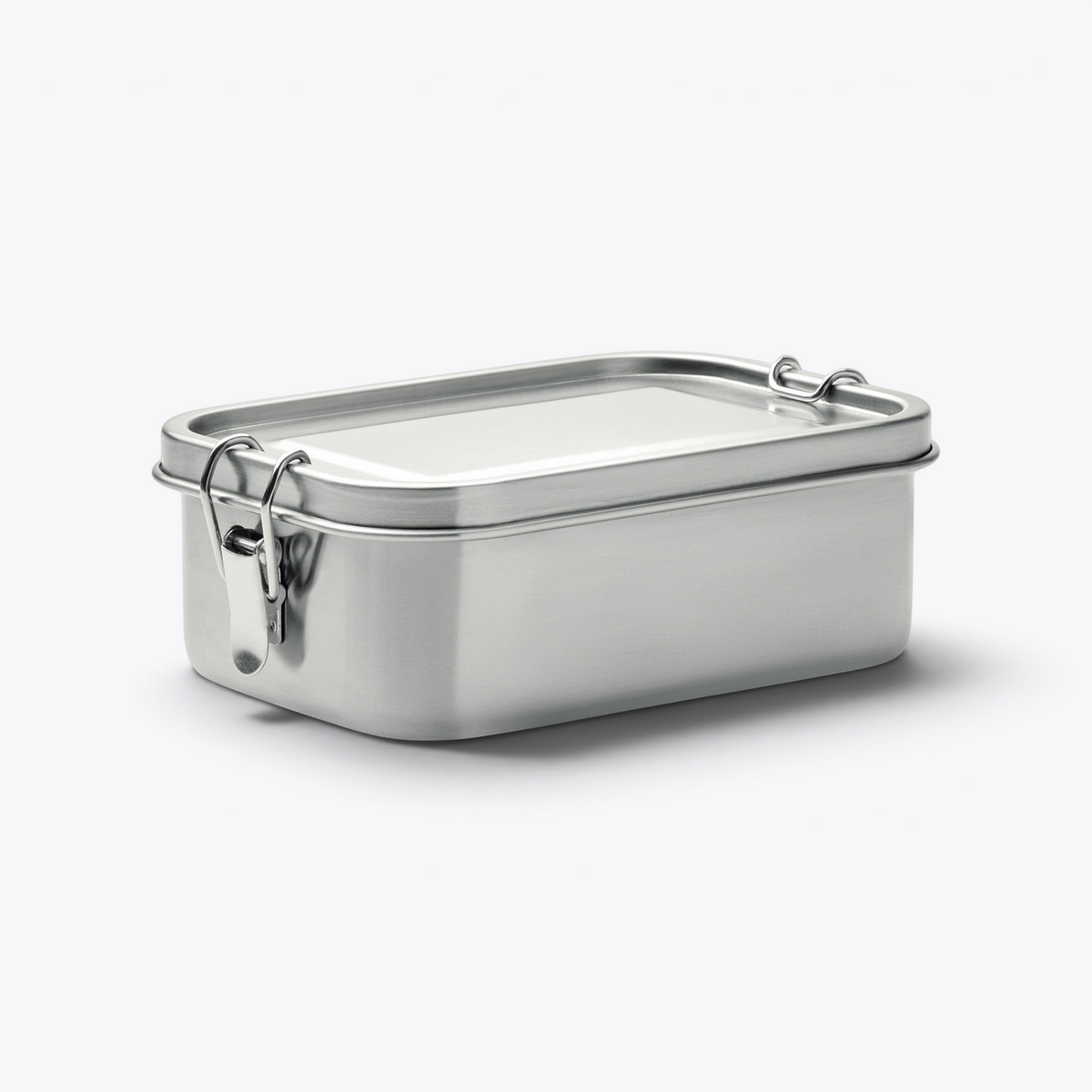 Lunchbox métallique argentée fermée, vue trois quarts