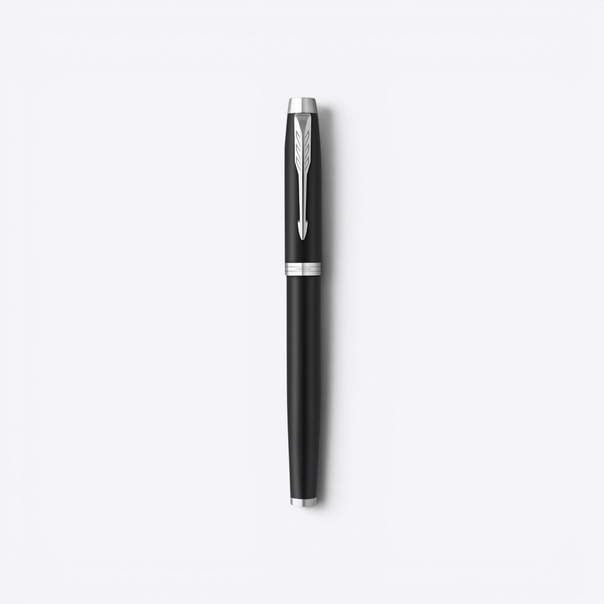 Stylo plume Parker noir fermé, vue de face