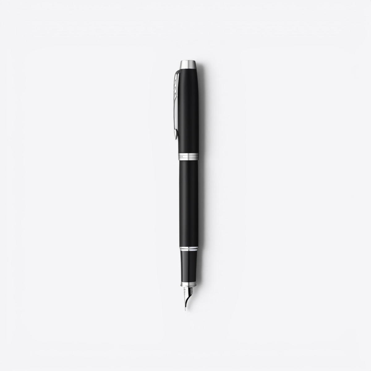Stylo plume Parker noir ouvert, vue de face
