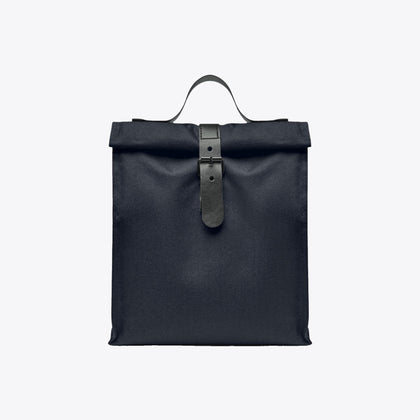 Insulated lunch bag in rPET 9 L navy blue closed, front view