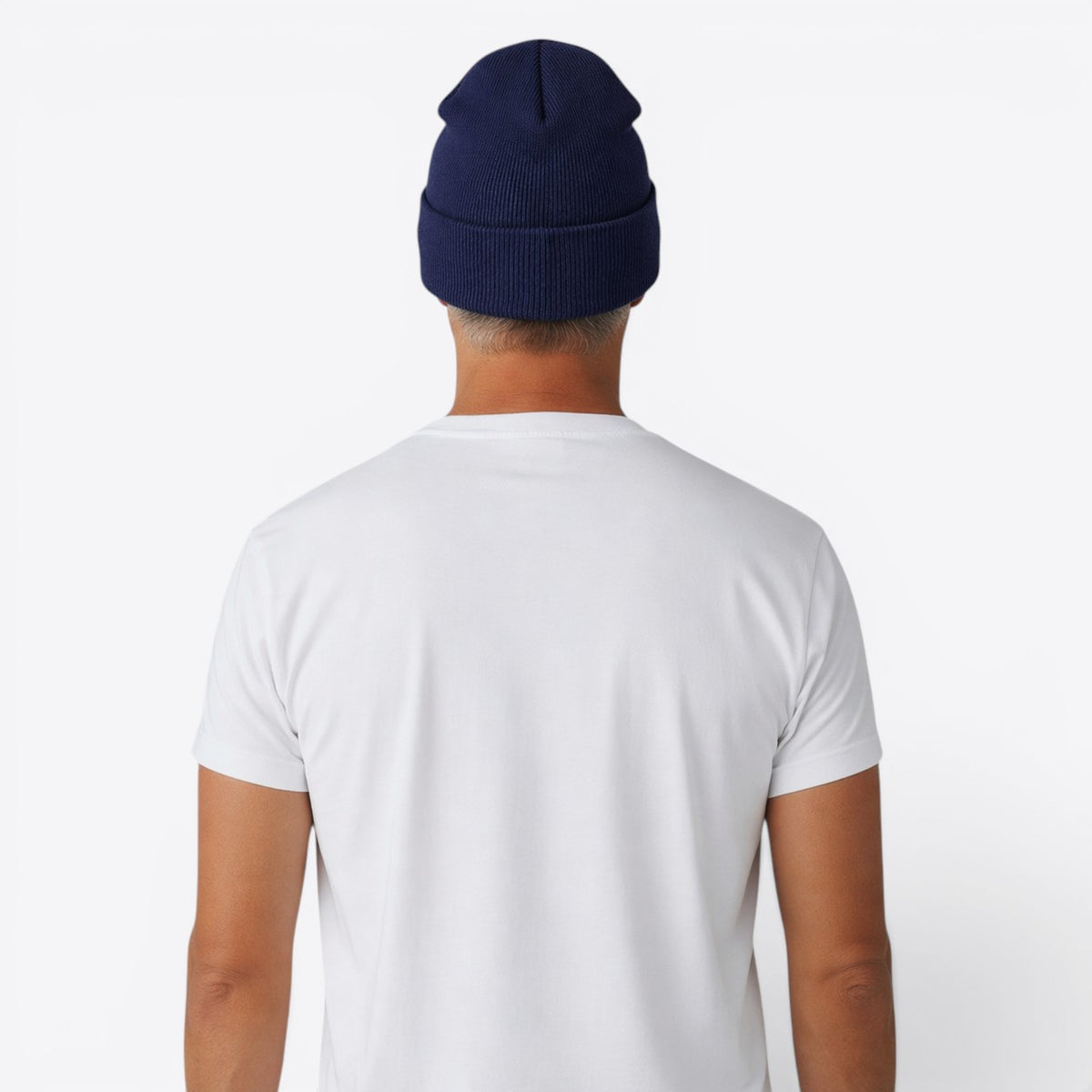 Bonnet unisexe en Polylana® bleu marine porté de dos par un homme
