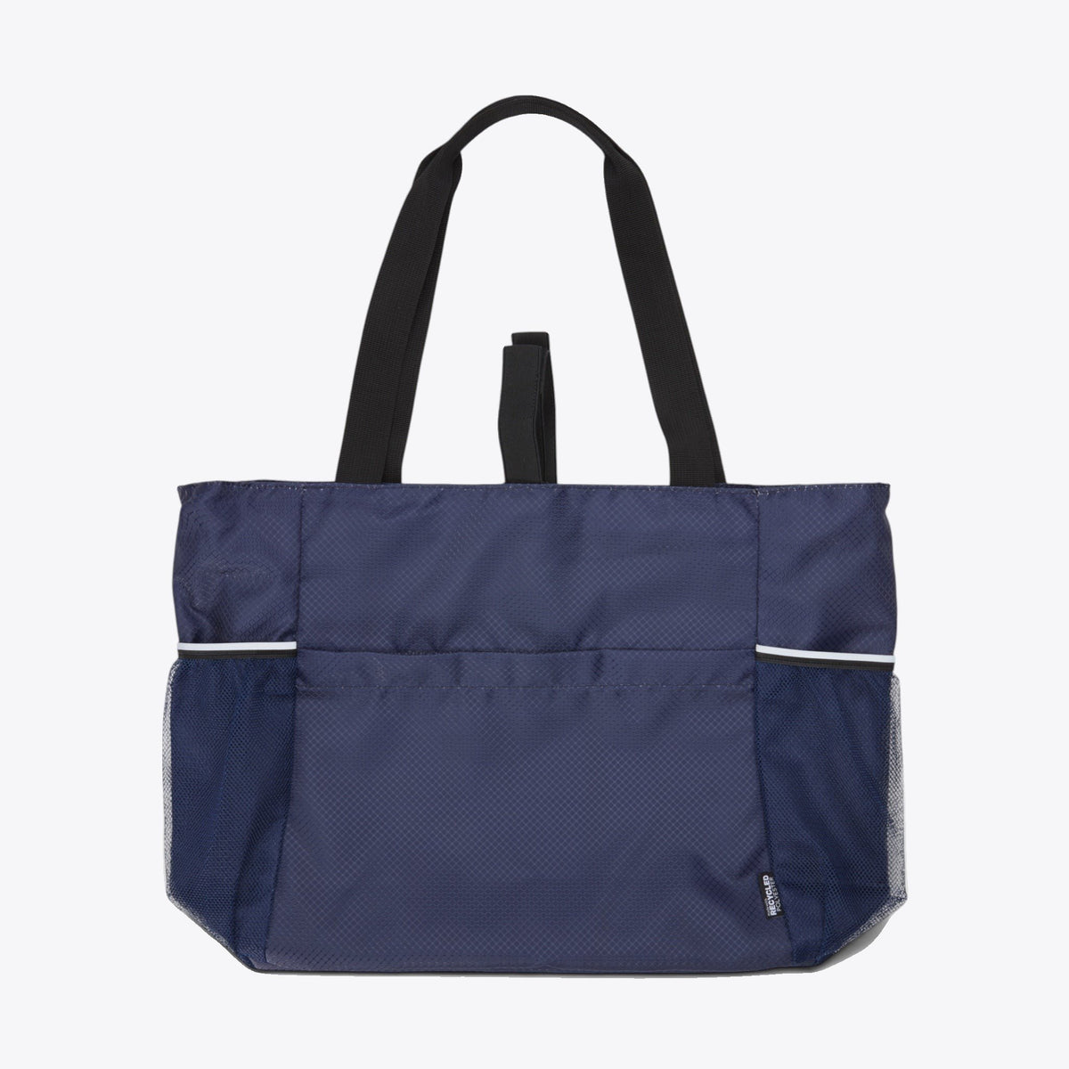 Sac de yoga bleu marine avec poches latérales en filet, vue avant rapprochée