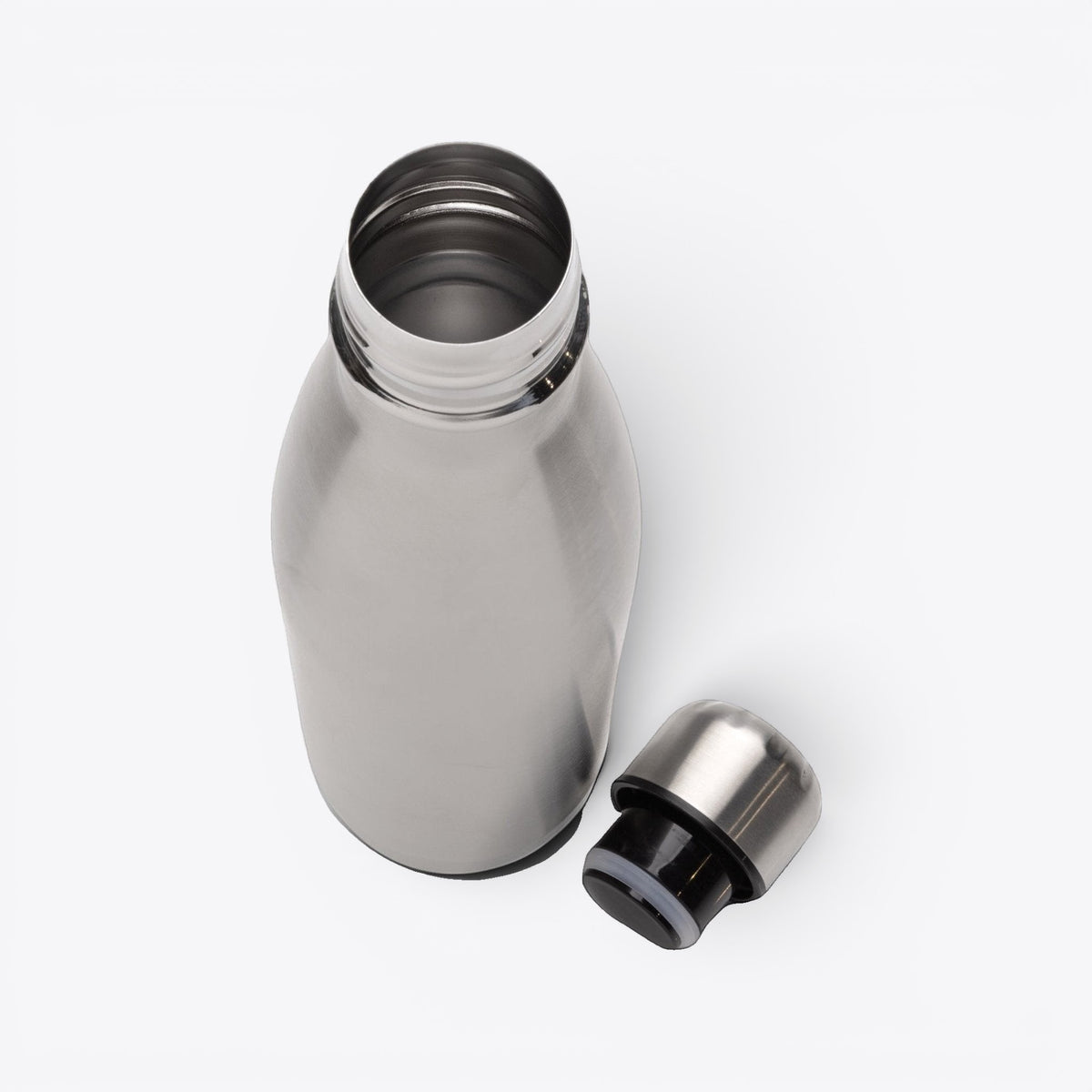 TODAY MERCH stainless steel water bottle, silver, with a screw-on cap. Functional and durable design.
